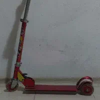 اسکوتر قرمز