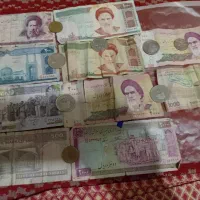 چند عدد سکه. پول کاغذی قدیم.پیامک بفرس زودتردیده م