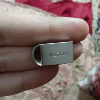 یک عدد فلش و دوعدد رم ۳۲و۴گیگ