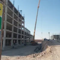 نیروی خدماتی در کارگاه ساختمانی هشتگرد جدید