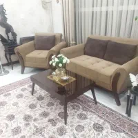 مبل راحتی هفت نفره و یک جفت فرش افشان