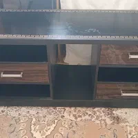 میز تلویزیون در حد نو سالم و تمیز