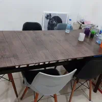 میز و صندلی و سه پایه نقاشی