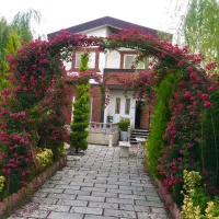 رهن 220 متر ویلایی حیاط دار / دربست