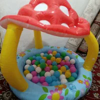 استخر بادی بهمراه توپ