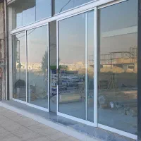 به یک نصاب شیشه سکوریت نیاز دارم
