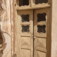 سه عدد درب چوبی قدیمی