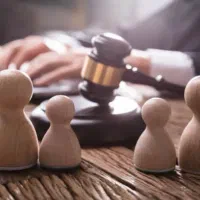 وکیل مجرب پایه یک (مشاوره رایگان)