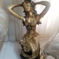 میز کنار سالنی