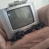 یک عدد تلوزیون ۱۴ اینچ و‌ یک دستگاه پلی استیشن