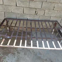 تخت فلزی