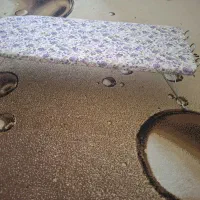 میز اتو نشسته