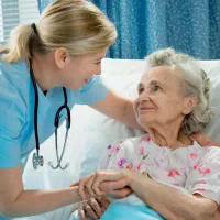 پرستار سالمند در ازای منزل بدون کرایه و رهن