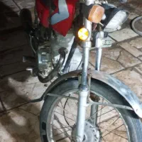موتور سیکلت تکرو قرمز