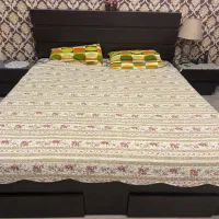تخت خواب دونفره ۱۸۰ و دو تا پاتختی و تشک