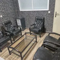 ست مبلمان اداری ۵نفره با میز جلو مبلی، سالم و تمیز