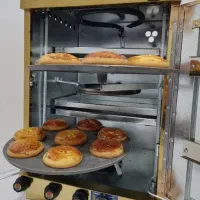 نان و شیرینی پز خانگی