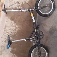 چرخ|دوچرخه، اسکیت، اسکوتر|صحنه, |دیوار