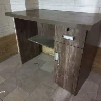 میز تحریر و کامپیوتر