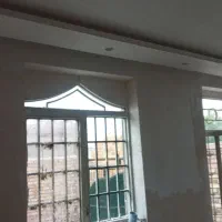 کارگر گچکاری ترجیحا از اطراف اندیشه