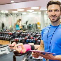 مربی بین المللی بدنسازی رشتههای ورزشی