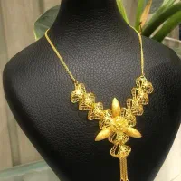 وزن این گردنبند پر نما ۱۱ گرم