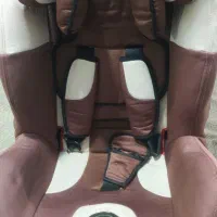 صندلی کودک داخل ماشین