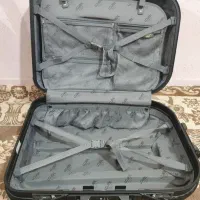 یک عدد چمدان مدل LOJeL