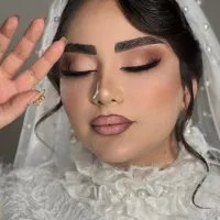 میکاپ و شنیون همراه مژه فقد ۴۰۰