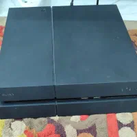 پلی استیشن ۴ کارکرده با دو دسته و چندین بازی