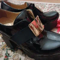 کفش ورنی زنانه سایز ۴۰ و ۳۹