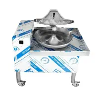 خورد کردن سبزی با دستگاه بزرگ صنعتی