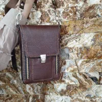 محصولات چرمی|کیف، کفش، کمربند|گلوگاه بابل (گلیا), |دیوار