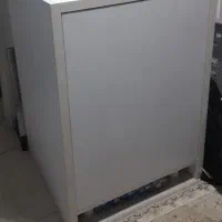 میز بزرگ کتابخانه ای