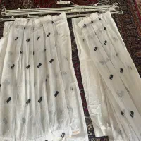 ۲ عدد پرده و زیر پرده به همراه میل پرده