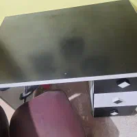 میز تحریر وصندلی گردان|میز تحریر و کامپیوتر|هشتگرد, فاز ۳ مهستان|دیوار