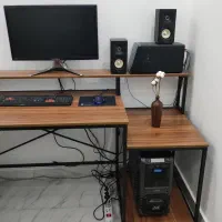 سیستم کامپیوتر همراه با میز نو