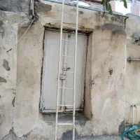 نردبان قدیمی محکم