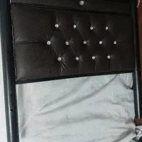 تخت فلزی