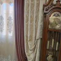 کنار پرده ای