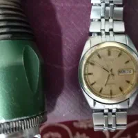 چراغ قوه و ساعت|ساعت|نیشابور, عدالت|دیوار