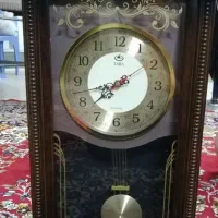 یک عدد ساعت شیک تمیز بدون شکستگی