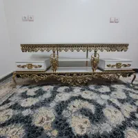 تلوزیون ۴۰ اینچ و دوتا میز تلوزیون طرح برنز