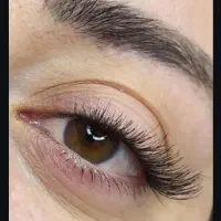 کاشت مژه هیدن موقت انجام میشود.و تمام خدمات زیبایی