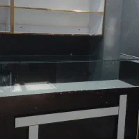 قفسه و پیشخوان و رگال