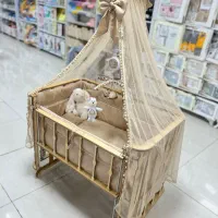 گهواره کنار مادر