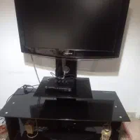 تلویزیون ۳۲ اینچ در حد نو همراه میز تی وی