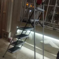 نردبان چهار پایه