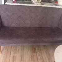 کاناپه سه نفره کاملا سالم و بدون فرو رفتگی