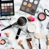 فروشنده آرایشی و بهداشتی